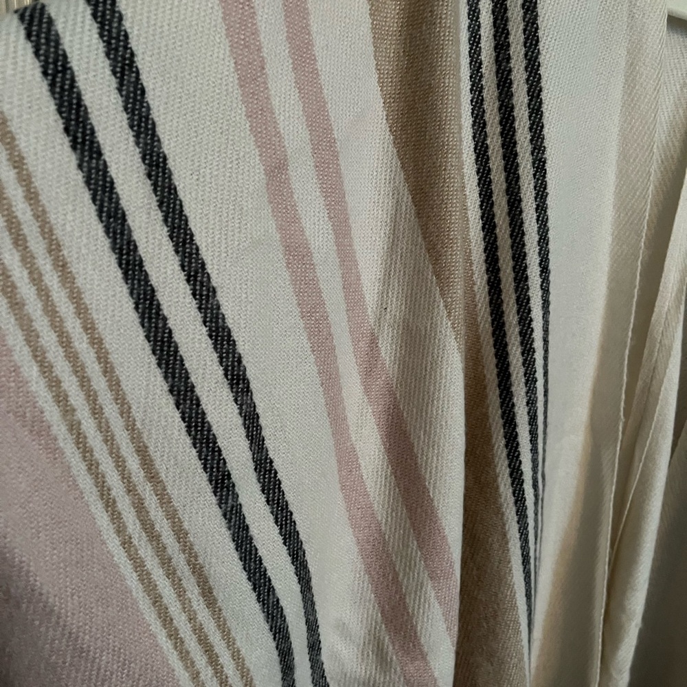 Loft Poncho - Picture 2 of 5